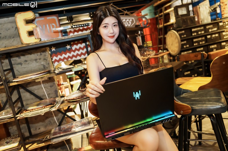 Acer Predator Helios 18 2024 sánh vai cùng người đẹp công nghệ