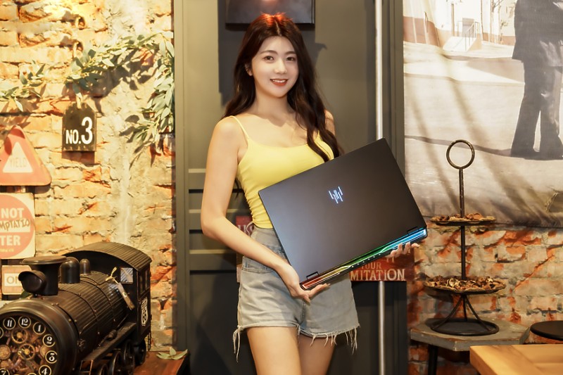 Acer Predator Helios 18 2024 với CPU i9 14900HX và card RTX 4090 được giảm hơn 9 triệu đồng