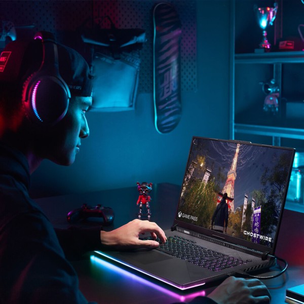 ASUS ROG Strix SCAR 18 G834JZR-XS96 (15)